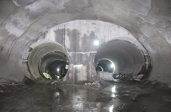 Crossover work in progress at Sahar Road Metro Station